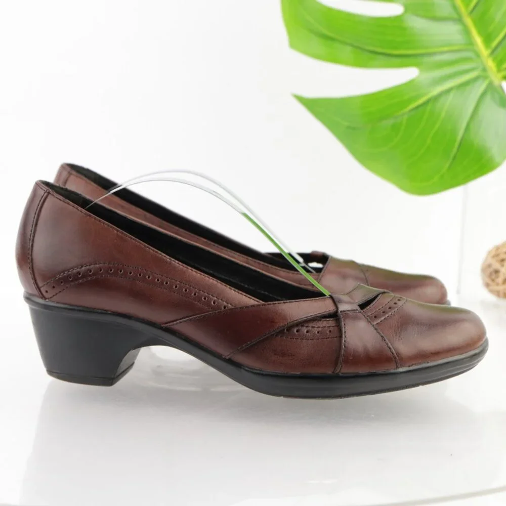 Clarks Womens Pump Size 8.5 M Brown Leather Low Block Heel Comfy Work Dress Shoe